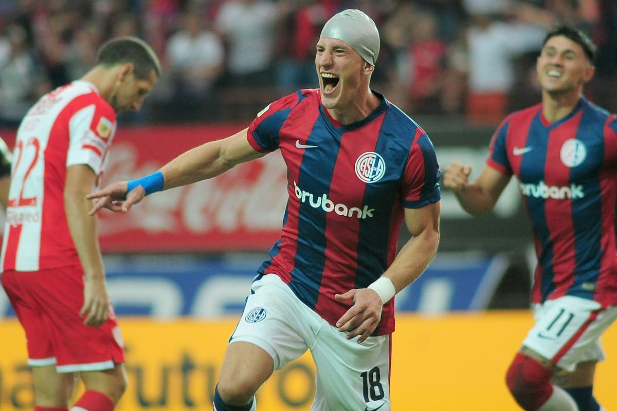 Con alma y vida: Andrés Vombergar se mueve como pez en el agua en el área y San Lorenzo lo usufructúa; así le ganó por 1-0 a Unión en el Nuevo Gasómetro, por la Liga Profesional.