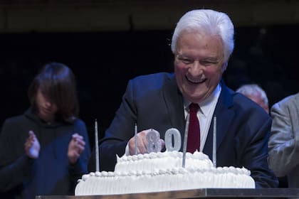 Con amigos, colegas, familiares, funcionarios y personalidades de la cultura, Héctor Larrea festejó sus 80 años en el CCK