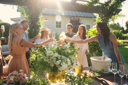 El brindis con amigos, en una nueva etapa para los duques de Sussex en los Estados Unidos