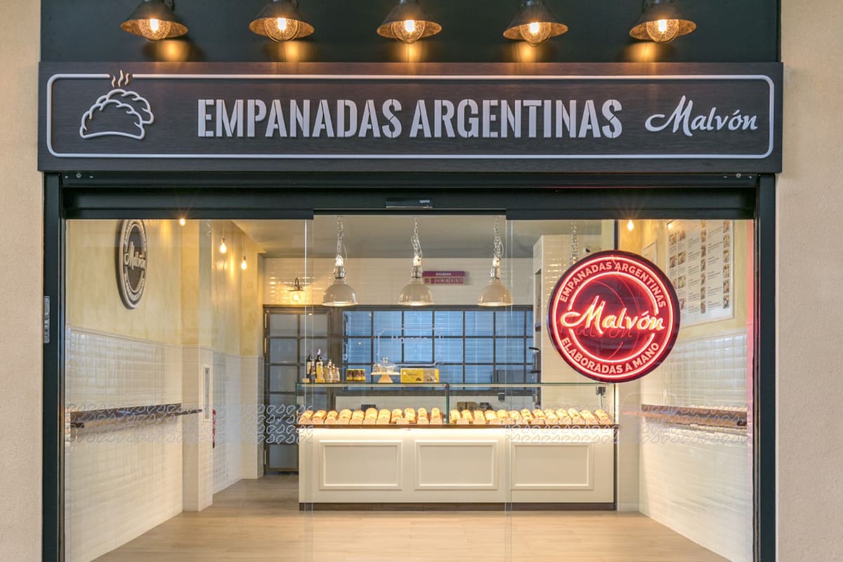 Con "sello argentino" venden medio millón de empanadas por mes en España