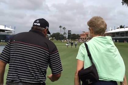 Con Angel Cabrera, recorriendo uno de los campos del PGA Tour