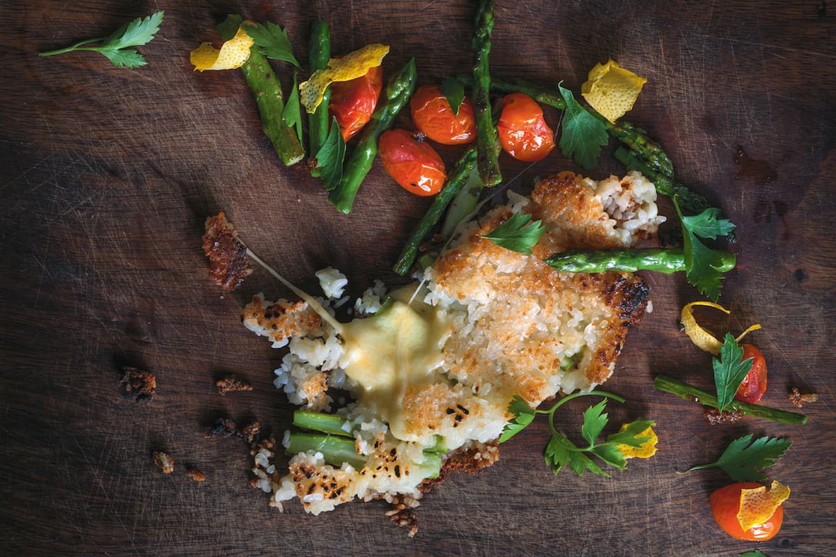 Con arroz, con queso, con tomate, con jamón, variaciones para preparar los espárragos