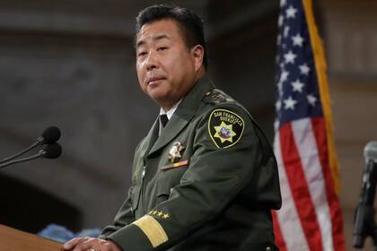Con ascendencia asiática, el sheriff Paul Miyamoto anunció que no colaborará con el ICE