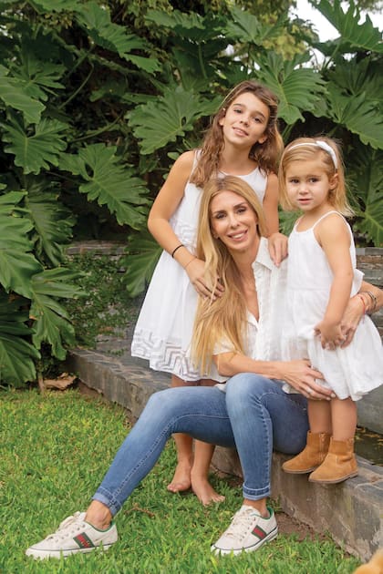Con Asia y Francesca, sus dos hijas más chicas.