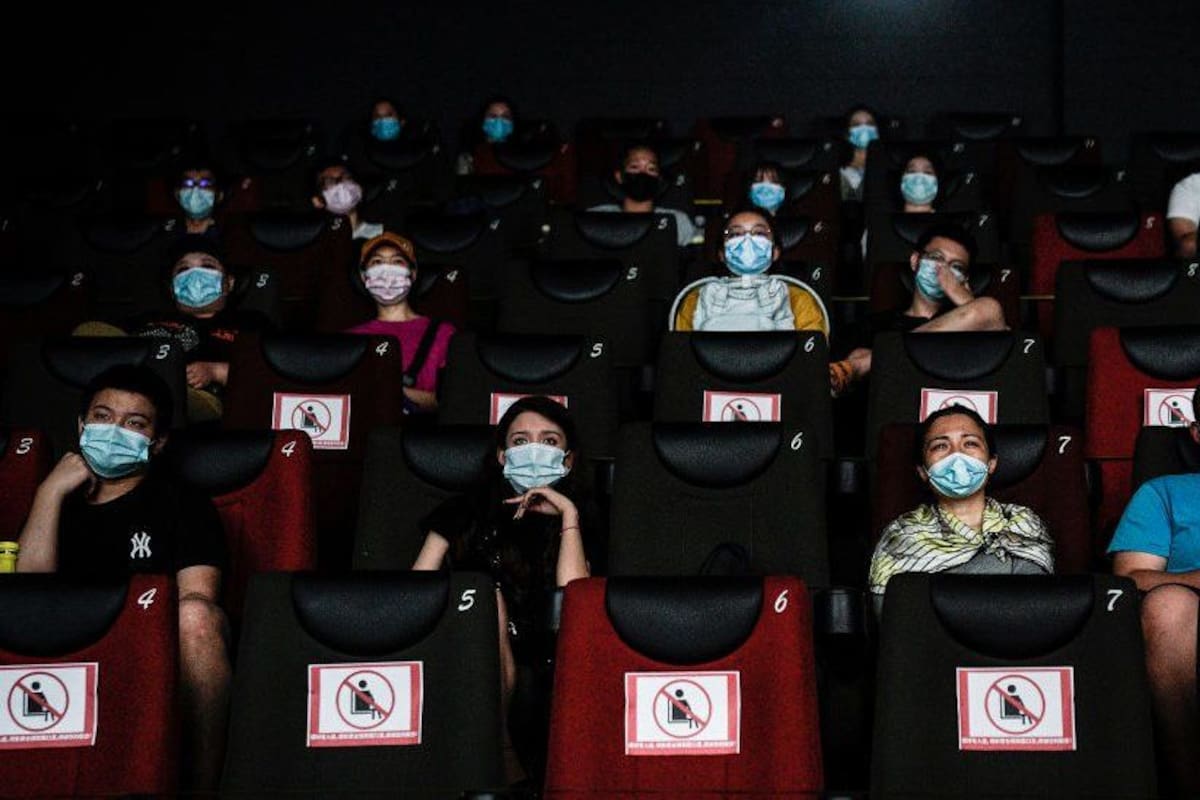 Con asientos libres de por medio, los cines en Wuhan han vuelvo a funcionar.