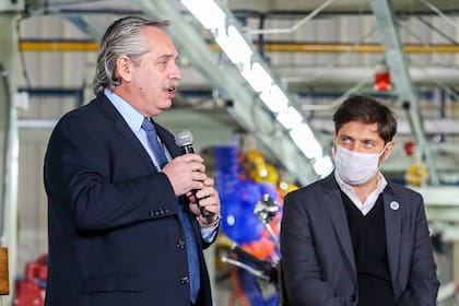 Con Axel Kicillof, en un acto oficial en una planta industrial