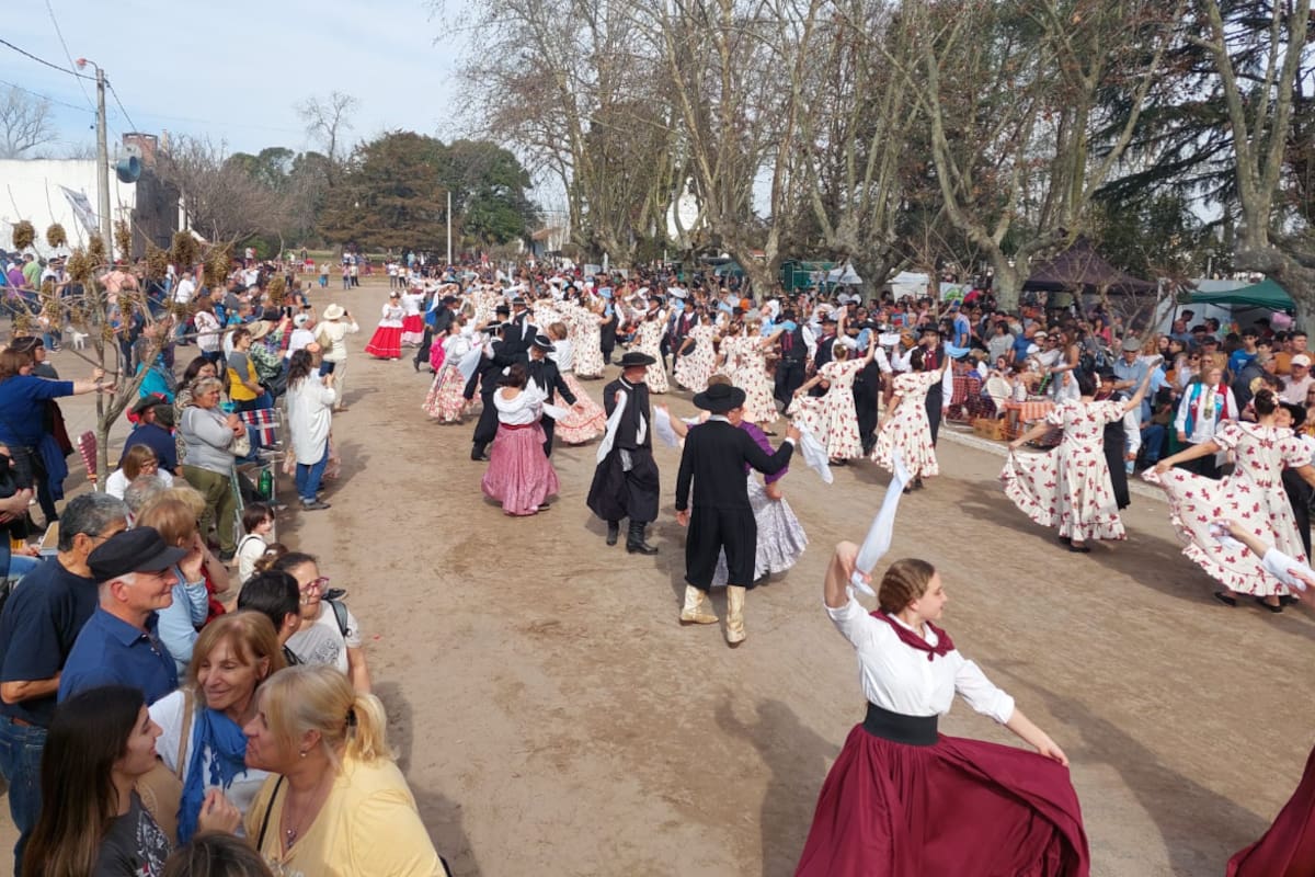 Con bailes tradicionales, en las calles de Comodoro Py se celebró la Fiesta del Chorizo Seco