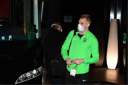 Con barbijos arribó al estadio el plantel de Ludogorets.