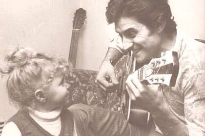 Con Berugo, quien, además de humorista y actor, era un talentoso músico. En 1976, grabó el disco Solo de guitarra.