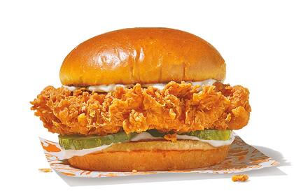 Con cada compra superior a US$10, el local ofrecerá gratis un sandwich de pollo rebozado (Imagen: Popeye´s)