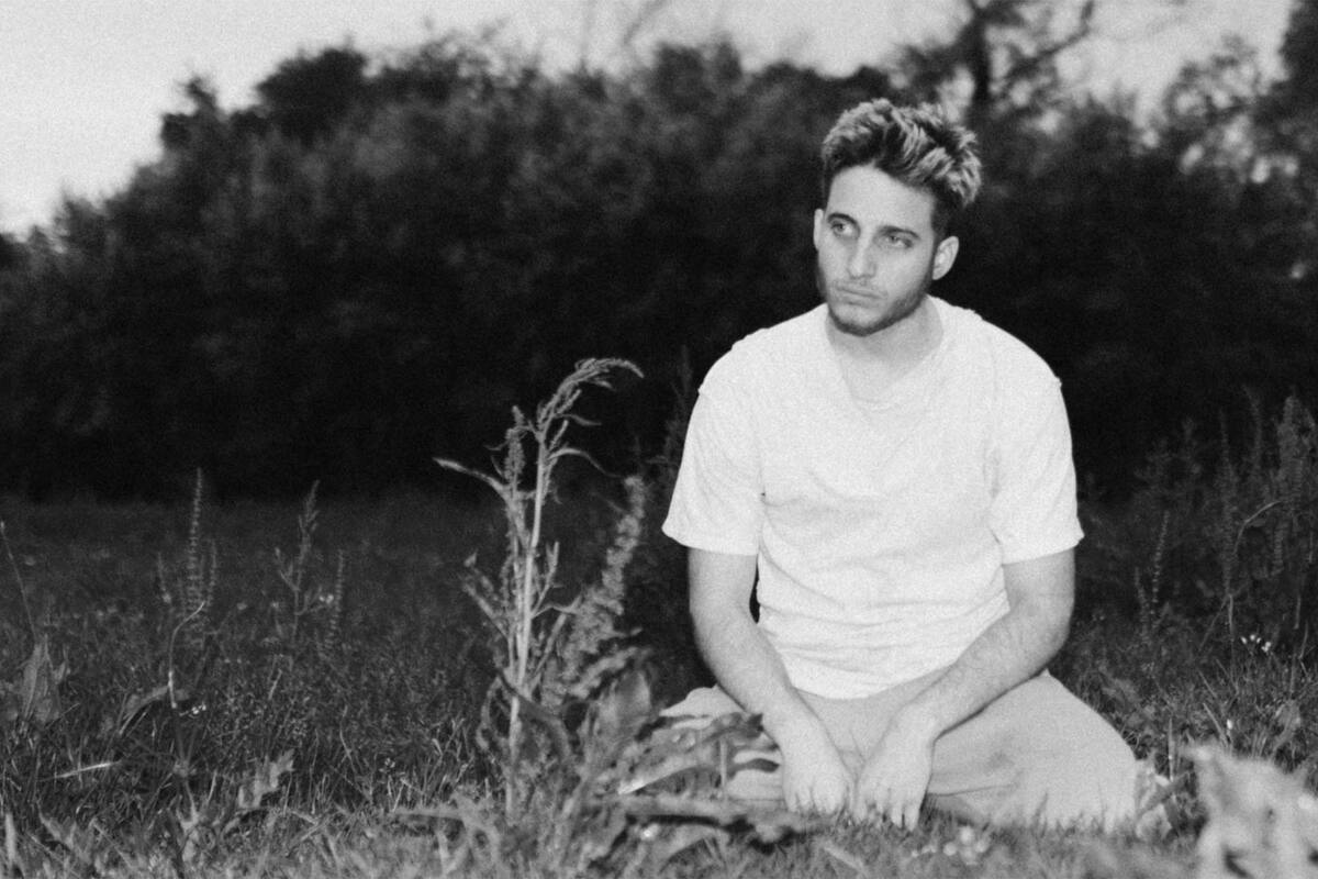 Con Caravana, su primer disco, Wos ganó 4 Premios Gardel y está nominado a los Latin Grammy