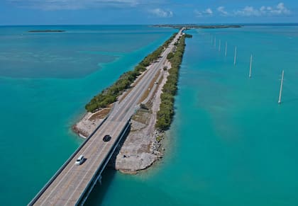 Con casi 200 kilómetros de largo, la Overseas Highway conecta todos los Cayos de la Florida