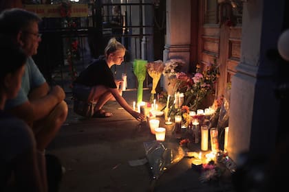 Con chaleco antibala y gran cantidad de municiones, abrió fuego contra un popular centro de vida nocturna