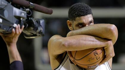 Con cinco anillos de la NBA, Tim Duncan le puso fin a su carrera