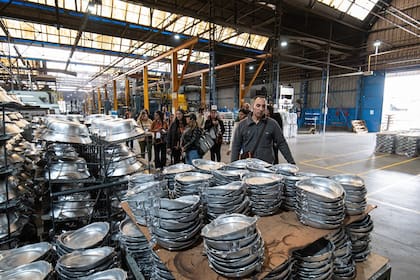 Con costos elevados, caída de la demanda y mayor competencia externa, compañías de distintos rubros cerraron plantas o redujeron su capacidad instalada, como el caso de Essen