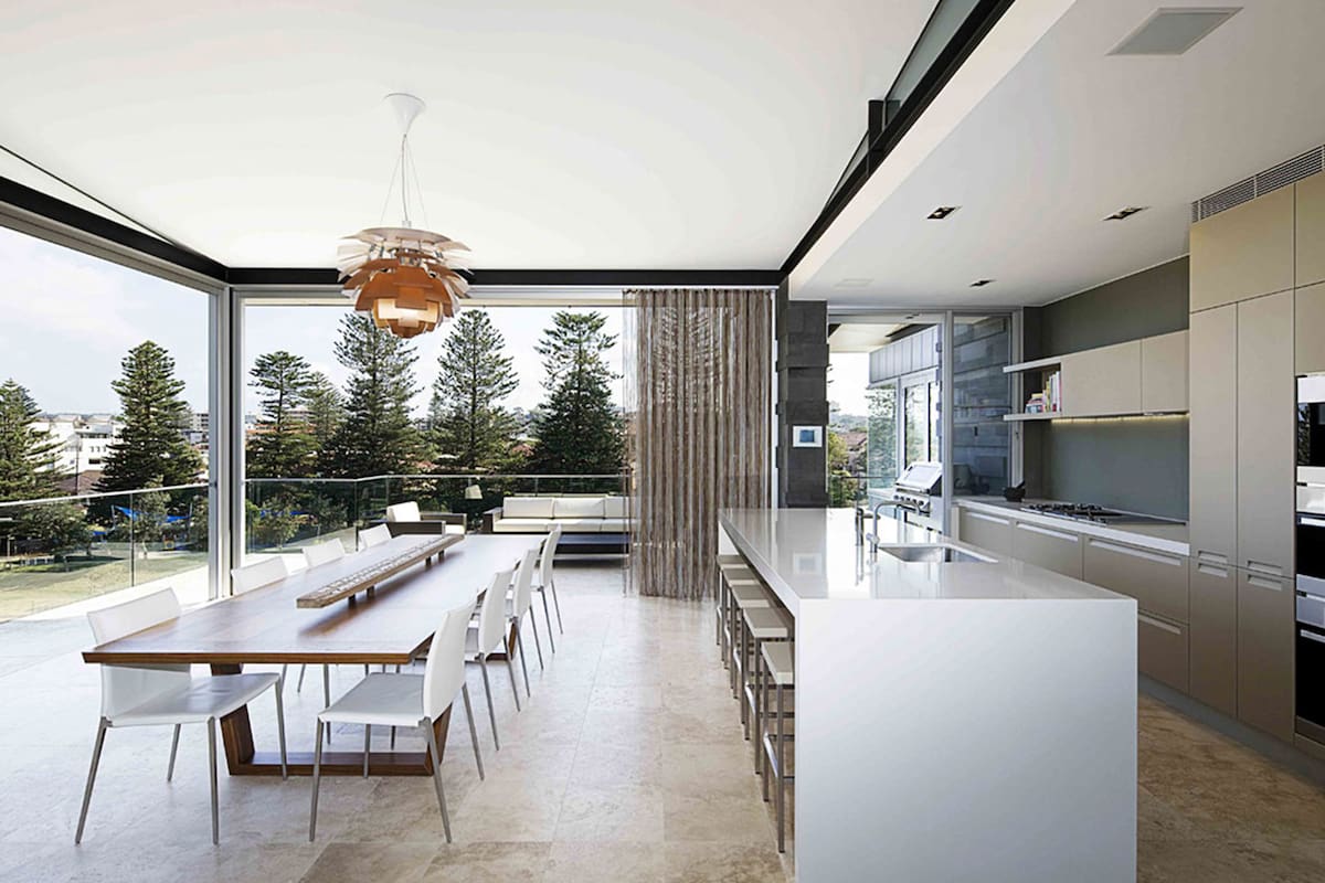 Con cualidades estéticas y funcionales indiscutibles,la piedra tiene miles de años y es través de estas baldosas que se pone a disposición de todos en un formato listo para colocar, y mucho más accesible. Conocé su imparable difusión dentro del mundo de la arquitectura y el diseño.