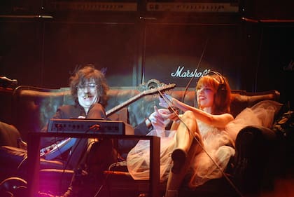 Con Déborah de Corral, en el escenario del Gran Rex, festejando sus 55 años.