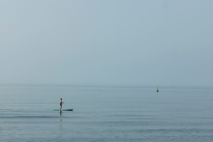 Con días mayormente soleados, es un destino ideal para disfrutar de playas largas y un mar azul