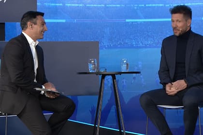 Con Diego Simeone, un hermano según Gustavo López; compartieron muchos años en la selección, extendieron el vínculo en Madrid y el "Cuervo" trabajó para el reciente documental del "Cholo"