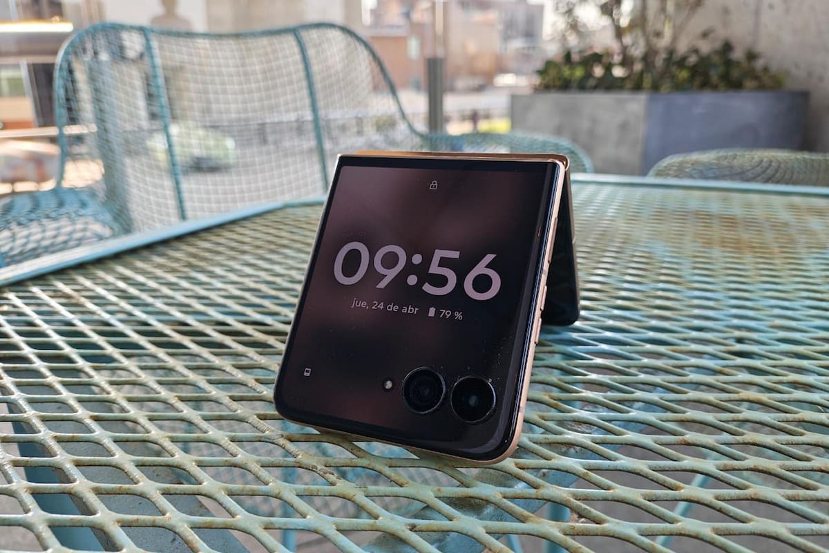 Con dimensiones similares respecto al anterior modelo, el Razr 60 Ultra estrena una pantalla interna de 7 pulgadas y un nuevo sistema de bisagras