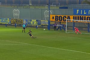 El insólito penal que erró un jugador de la reserva de Boca