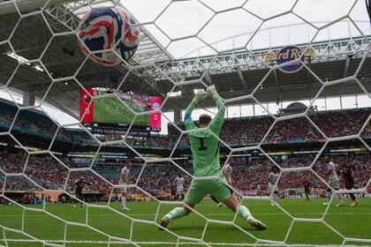 Con doblete de Kane, Bayern Múnich amansa 4-2 a Flamengo y avanza a cuartos en Mundial de Clubes