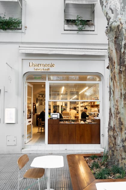 Con dos locales en Palermo, en el mostrador a la vista de L'Harmonie siempre hay viennoiserie tentadora.