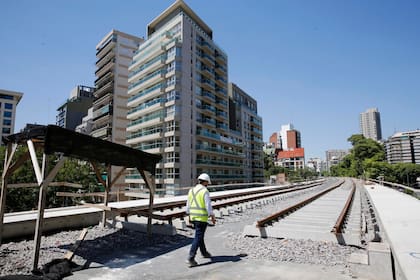 Los obreros trabajan desde la una de la mañana hasta las seis de la tarde
