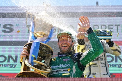 Con el cuarto puesto en el Gran Premio Coronación, en Neuquén, el arrecifeño logró la cuarta corona, la tercera consecutiva en TC
