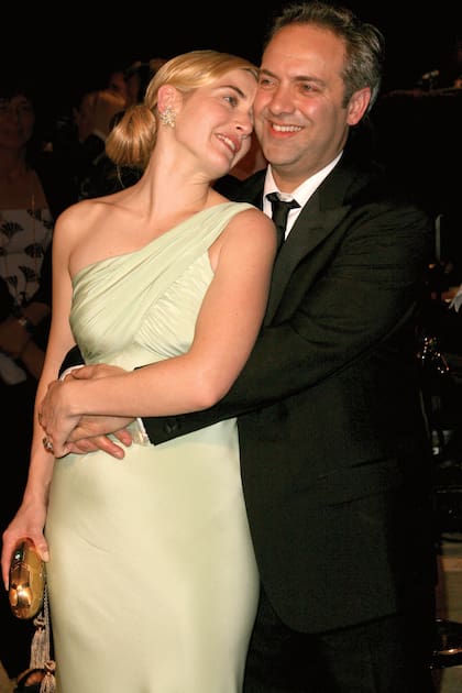 Con el director Sam Mendes se conocieron cuando él le propuso actuar en una obra de teatro, donde era director artístico. Se casaron en 2003 en una ceremonia íntima en la isla caribeña de Anguila