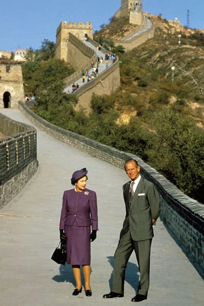 Con el duque de Edimburgo aprovecharon su visita de Estado a China, en 1986, para contemplar la Gran Muralla.