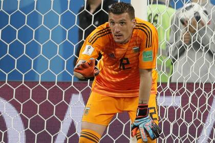 Con el encuentro 1-1, el Nº 12 tapó un mano a mano cerca del final y dejó en claro su jerarquía; debutó tras el error de Caballero