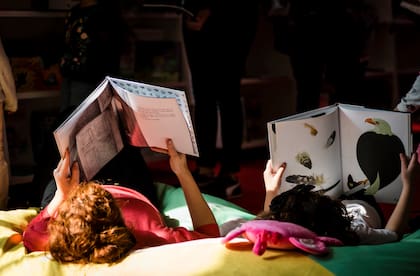 Con el hashtag #YoMeQuedoEnCasa, editores, autores y libreros convocan a propiciar la lectura