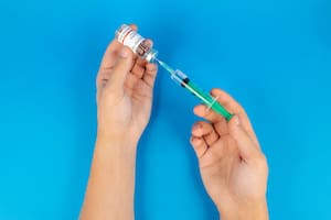 Con el inicio anticipado de la campaña, las autoridades buscan que los grupos de riesgo lleguen al invierno con mayor protección frente a la gripe y así reducir hospitalizaciones y cuadros graves