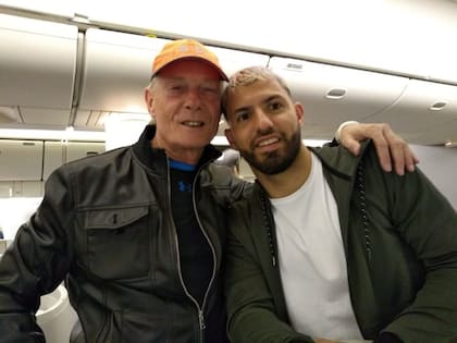 Con el Kun Agüero, a quien tuvo a sus órdenes en las Eliminatorias y el Mundial 2010.