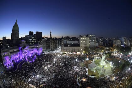 Con el Palacio del Congreso como foco principal, el primer #NiUnaMenos, que tuvo lugar el 3 de junio de 2013, tuvo réplicas en todo el mundo