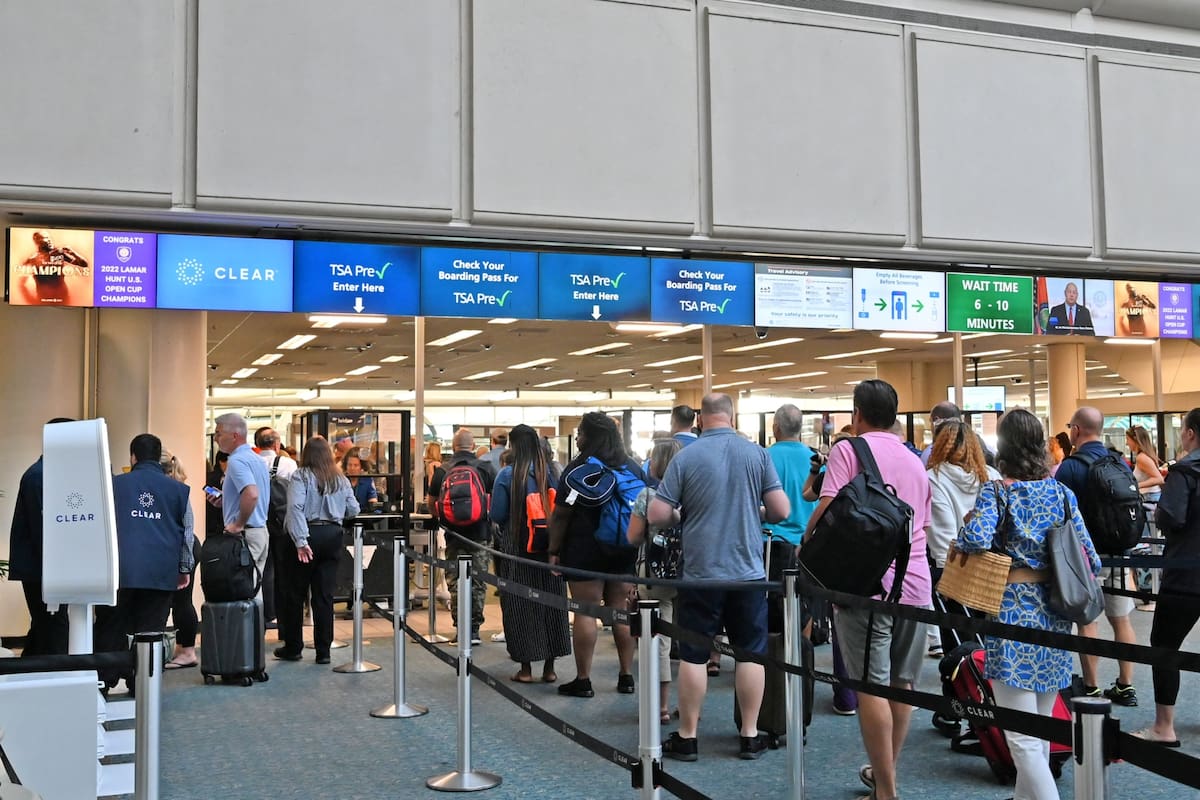 Con el paso del huracán Ian por territorio estadounidense, miles de vuelos fueron cancelados y varios aeropuertos siguen cerrados