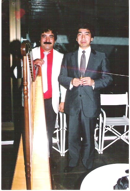 Con el príncipe japonés Takamadonomia en el Hotel Internacional en 1991