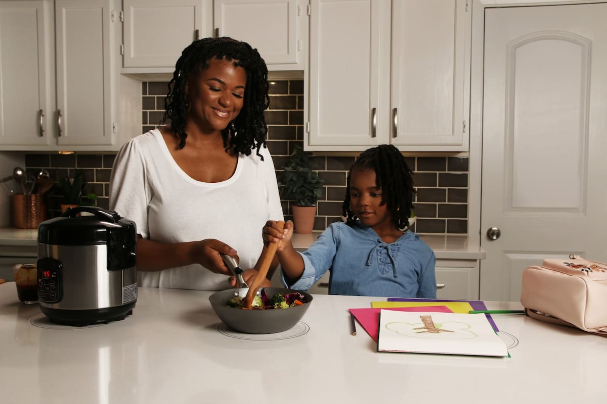 Con el sistema Ki Cordless Kitchen, los electrodomésticos de la cocina podrán funciona con solo apoyarlos en una superficie de carga y provisión de energía de forma inalámbrica