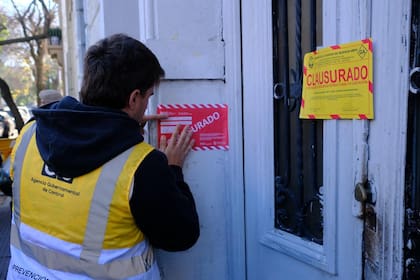 Con el tiempo, la familia descubrió que en el inmueble se desarrollaban actividades que excedían ampliamente el uso habitacional