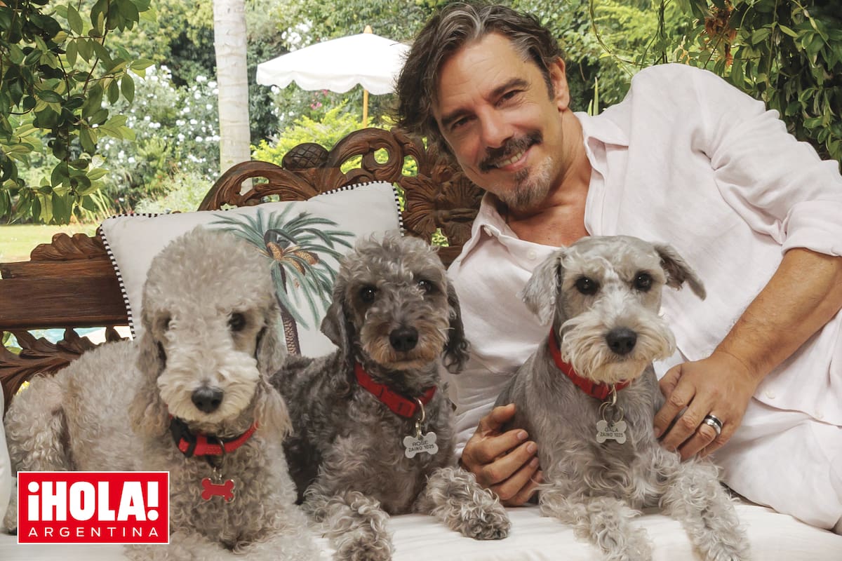 Con Emma, Rose y Gala, tres de las cinco perras que tienen con su mujer