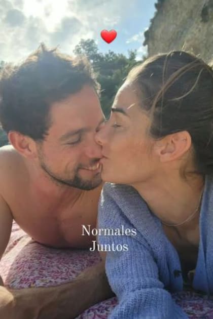 Con esta romántica foto, Viale blanqueó su noviazgo con el hijo del medallista olímpico Santiago Lange.