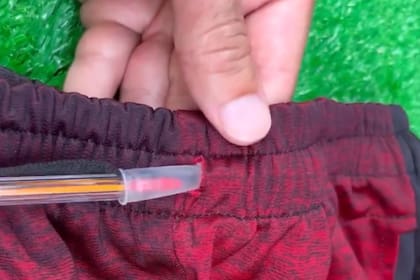 Con esta técnica se utiliza la birome como guía para introducir el cordón (Foto: X)