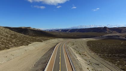 Con este camino los usuarios ahorran más de una hora de viaje y acortan unos 100 km del trayecto entre ambas localidades, que antes debía efectuarse a través de la rutas nacionales 143 y 144