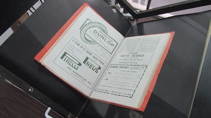 Con este sistema la Biblioteca del Colegio Nacional de Buenos Aires busca preservar de forma digital toda su colección impresa