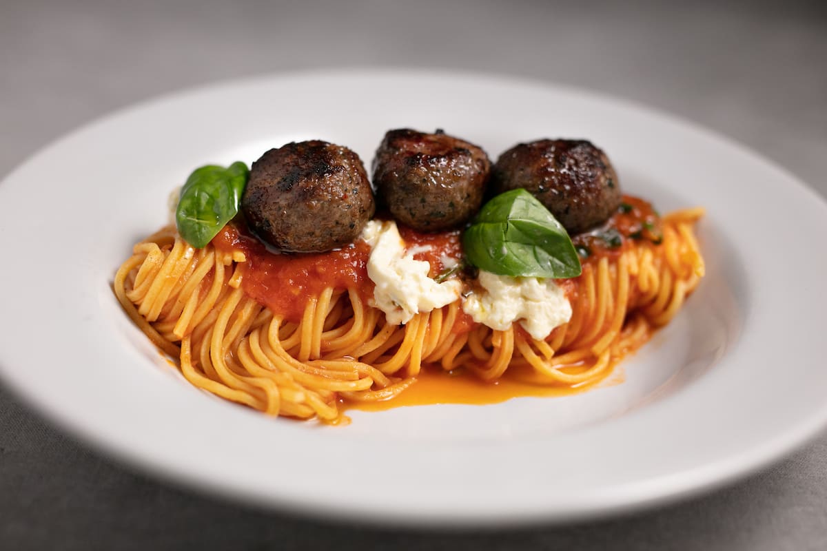 Con estos spaghetti de Mauro Lacagnina (Pasta) queda demostrado que Argentina es uno de los países en donde se come más pasta por año, por eso hoy, hay que poner la olla a hervir.