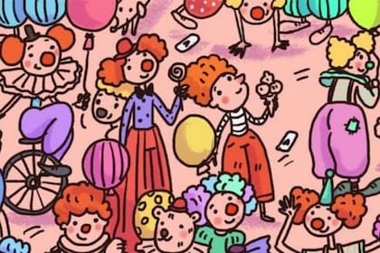 Con expresión simpática, el pequeño osito se esconde en algún lugar de la imagen del interior de la nota