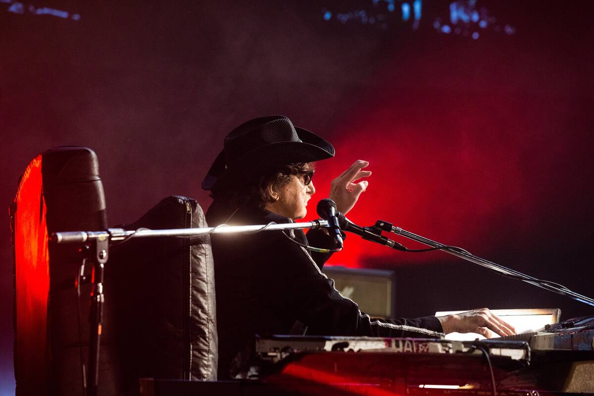 Con felicidad, Charly García tocó para sus fanáticos en el Gran Rex, que corearon con locura todos sus temas