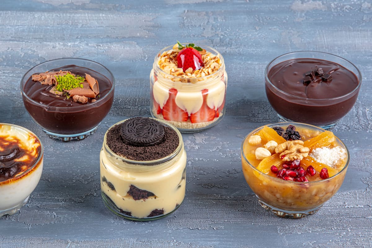 Con frutas, con chocolate, con mousses, o licuados, se multiplican las opciones para sorprender con la mesa dulce en estas fiestas.