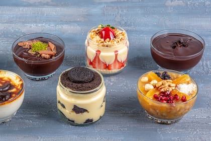 Con frutas, con chocolate, con mousses, o licuados, se multiplican las opciones para sorprender con la mesa dulce en estas fiestas.